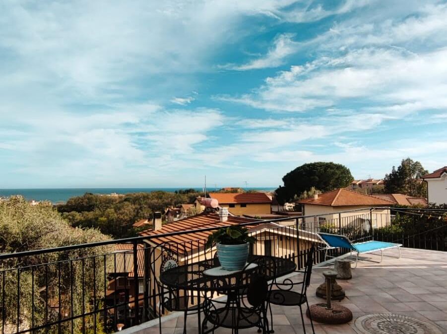 Trilocale con terrazzo vista mare