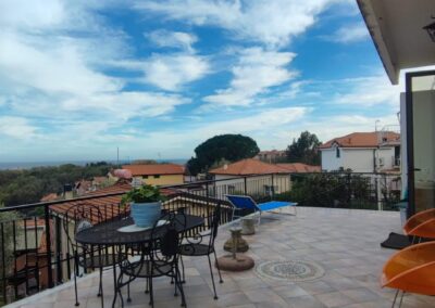 Trilocale con terrazzo vista mare